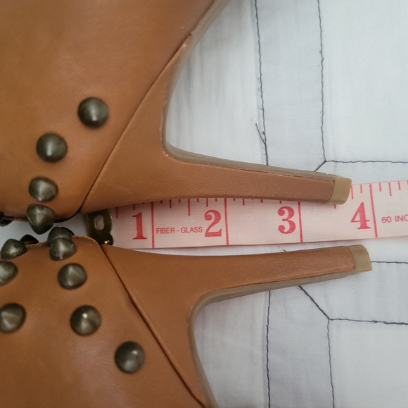 ZIGI Girl Leather Pumps. Size 9. - Picture 7 of 10